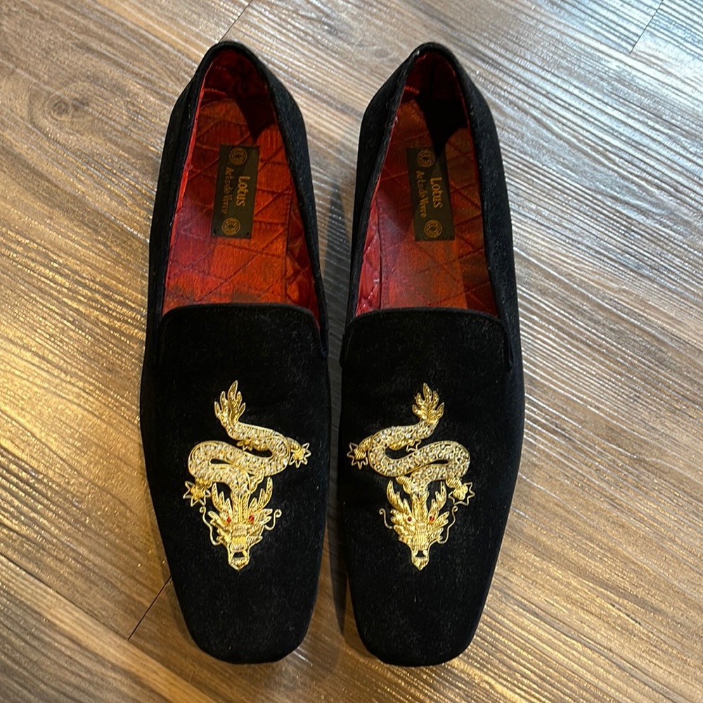 CUSTOM BLACK VELVET VENETIAN SLIPPERS WITH EMBROIDERED CHINESE DRAGON
